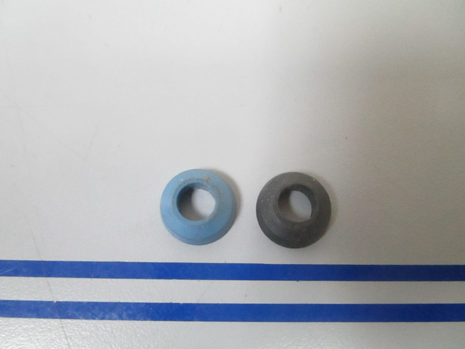 *NEW OEM* (LOT OF 2) 0810 OMC Johnson Evinrude Seal 909606 0909606