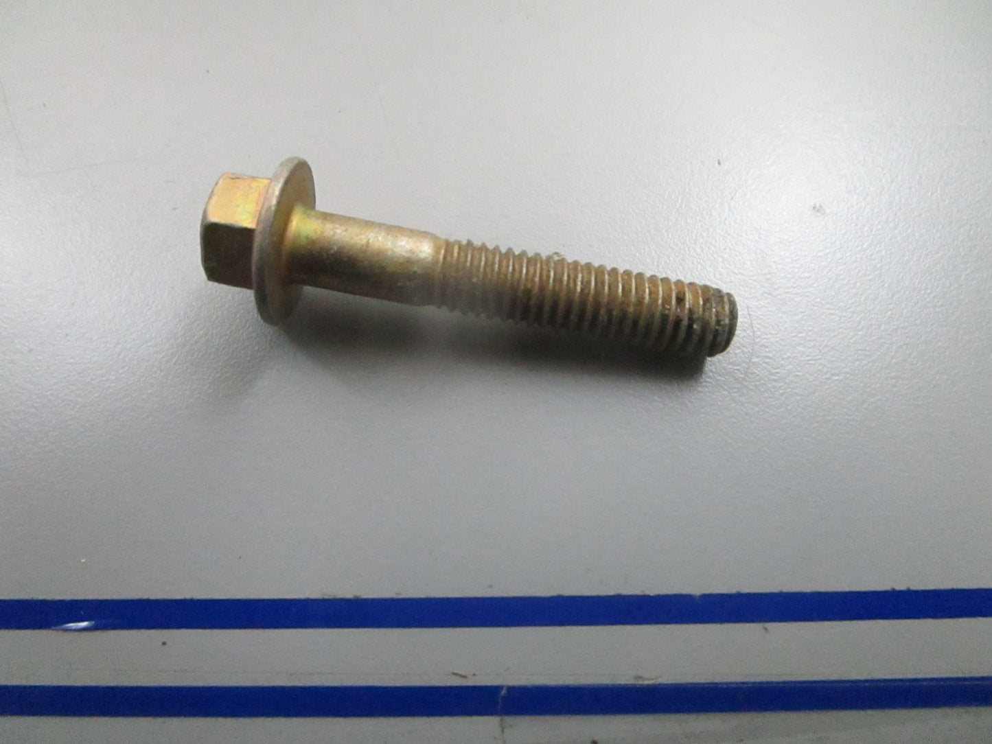 *NEW OEM* 0810 OMC Johnson Evinrude Screw 322323 0322323