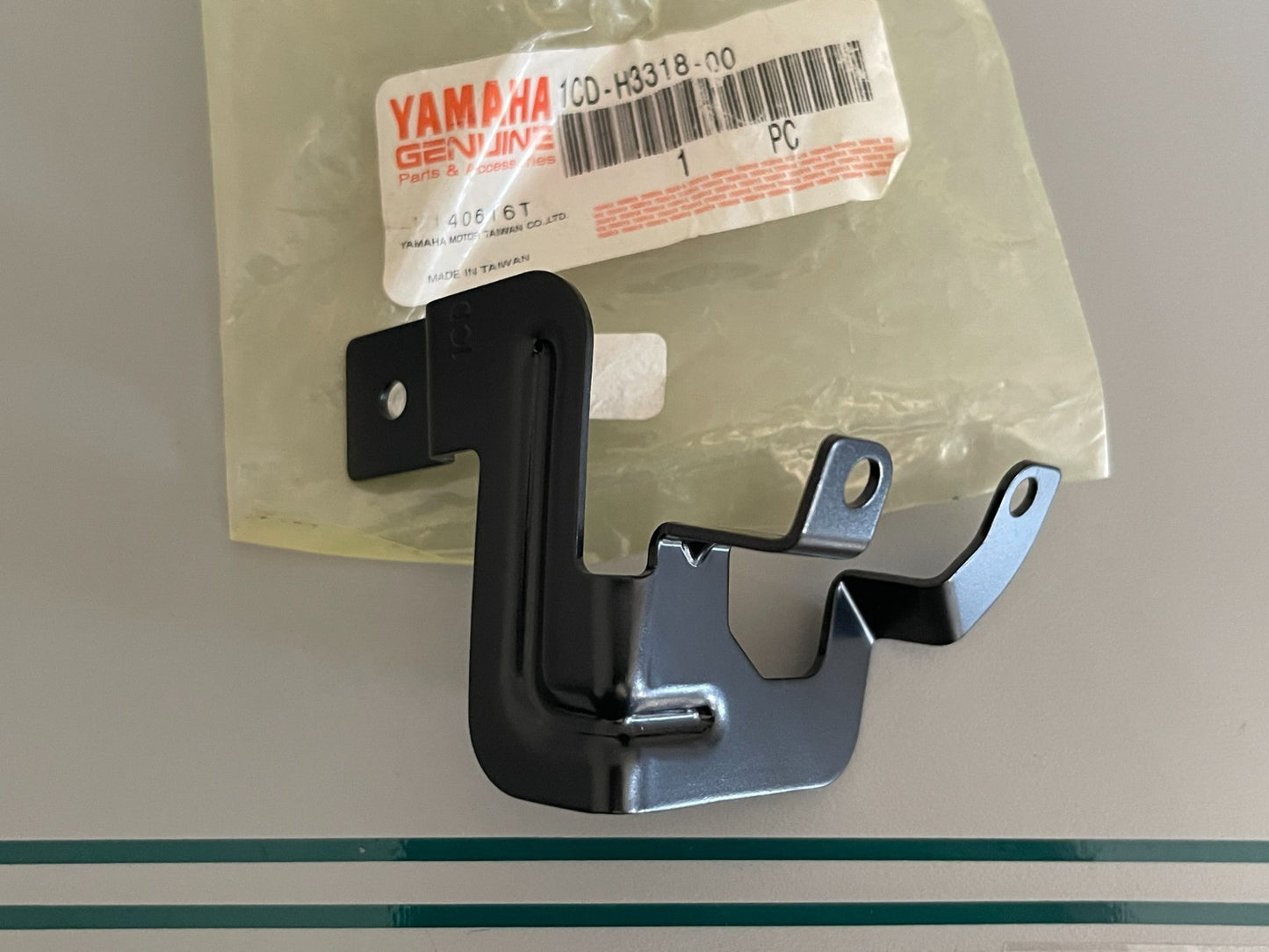 NEW OEM 1CD-H3318-00-00 Yamaha Flasher Stay 0810