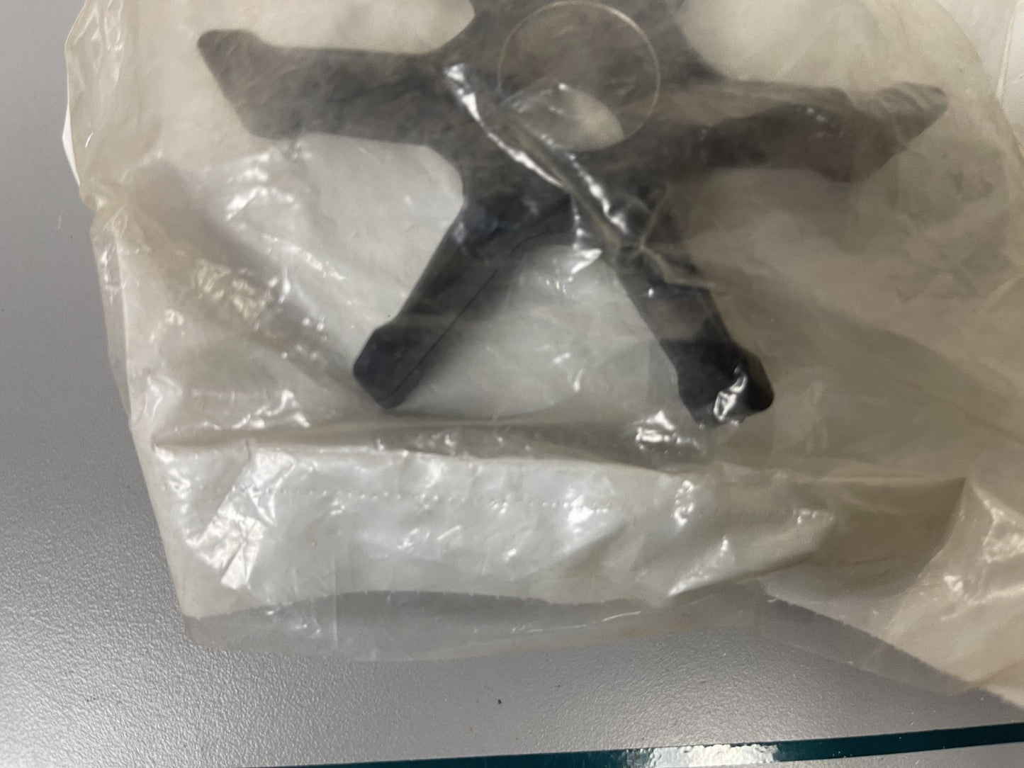 NEW OEM 379475 Johnson Evinrude Impeller 0670