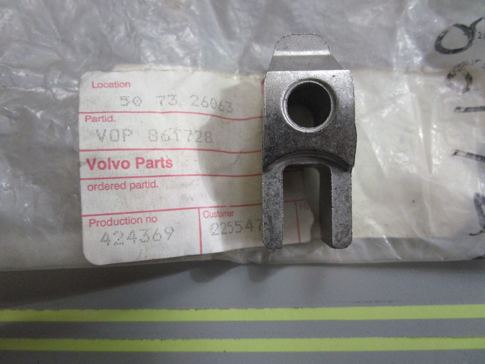 *NEW OEM* 0820 Volvo Penta Yoke 861728