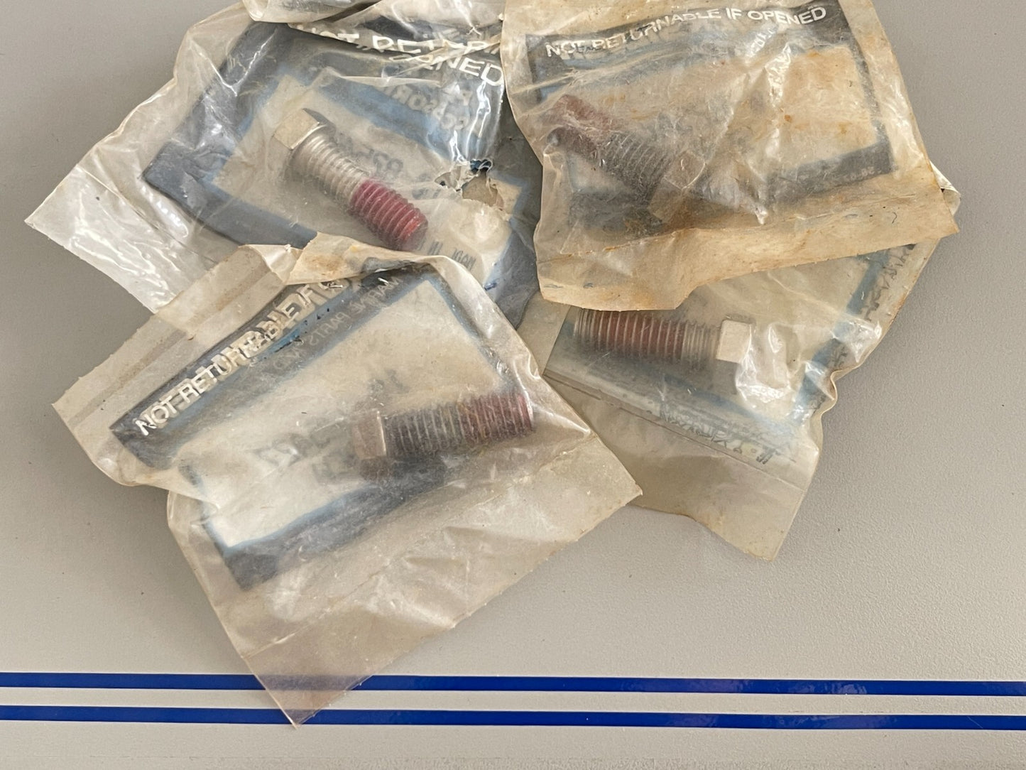 *NEW OEM* (LOT OF 4) 0810 Mercury Quicksilver Screw 10-825427