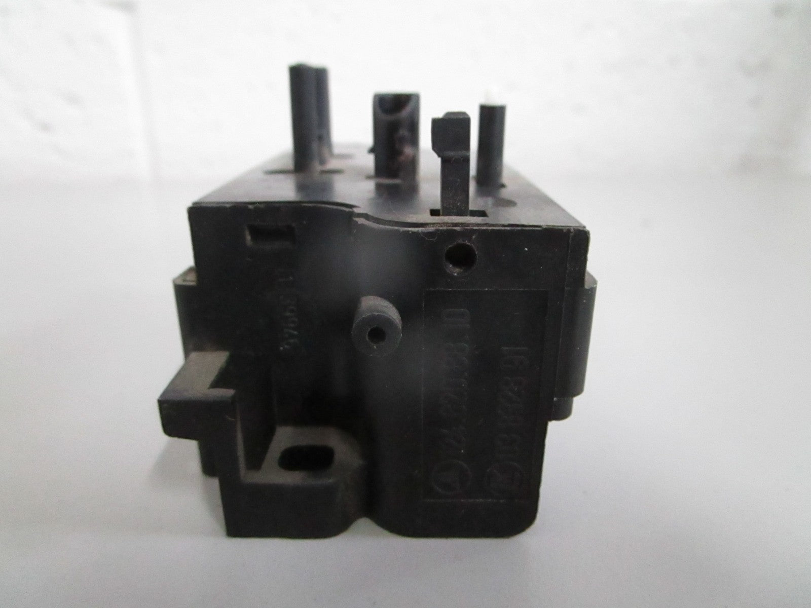 NEW OEM 1248208810 Mercedes-Benz Front Passenger Electric Seat Adjuster 0820