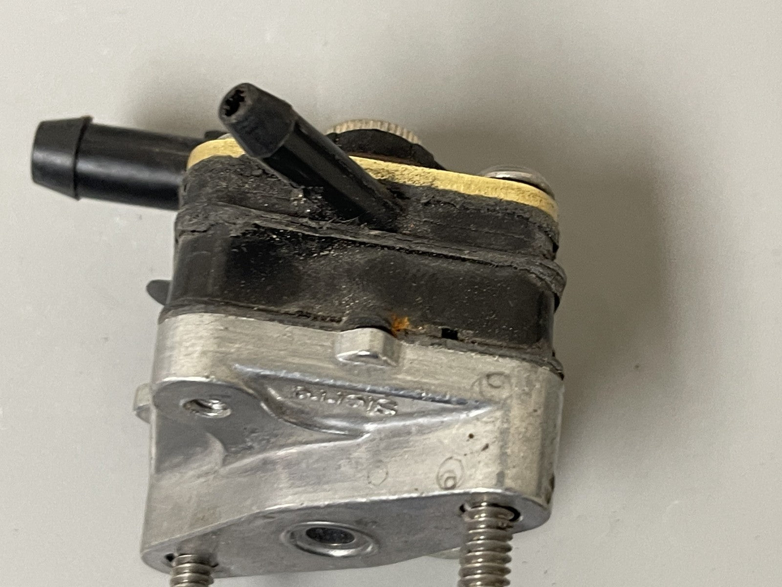 NEW OEM 387027 Johnson Evinrude Fuel Pump 0670