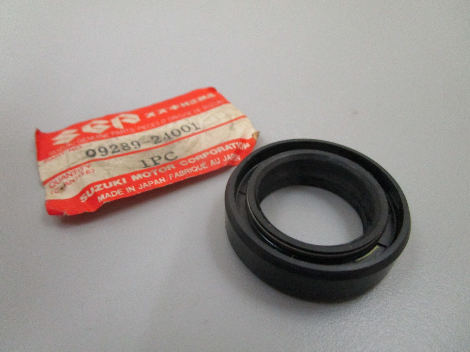 *NEW OEM* 0770 Suzuki Oil Seal 09289-24001