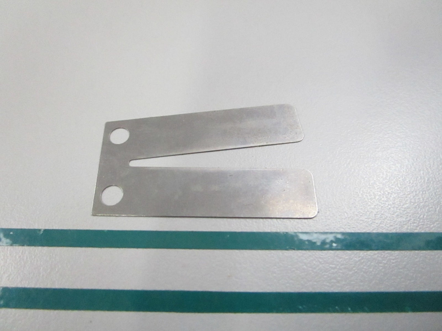 NEW OEM 325267 0325267 OMC Johnson Evinrude Leaf Plate 0810
