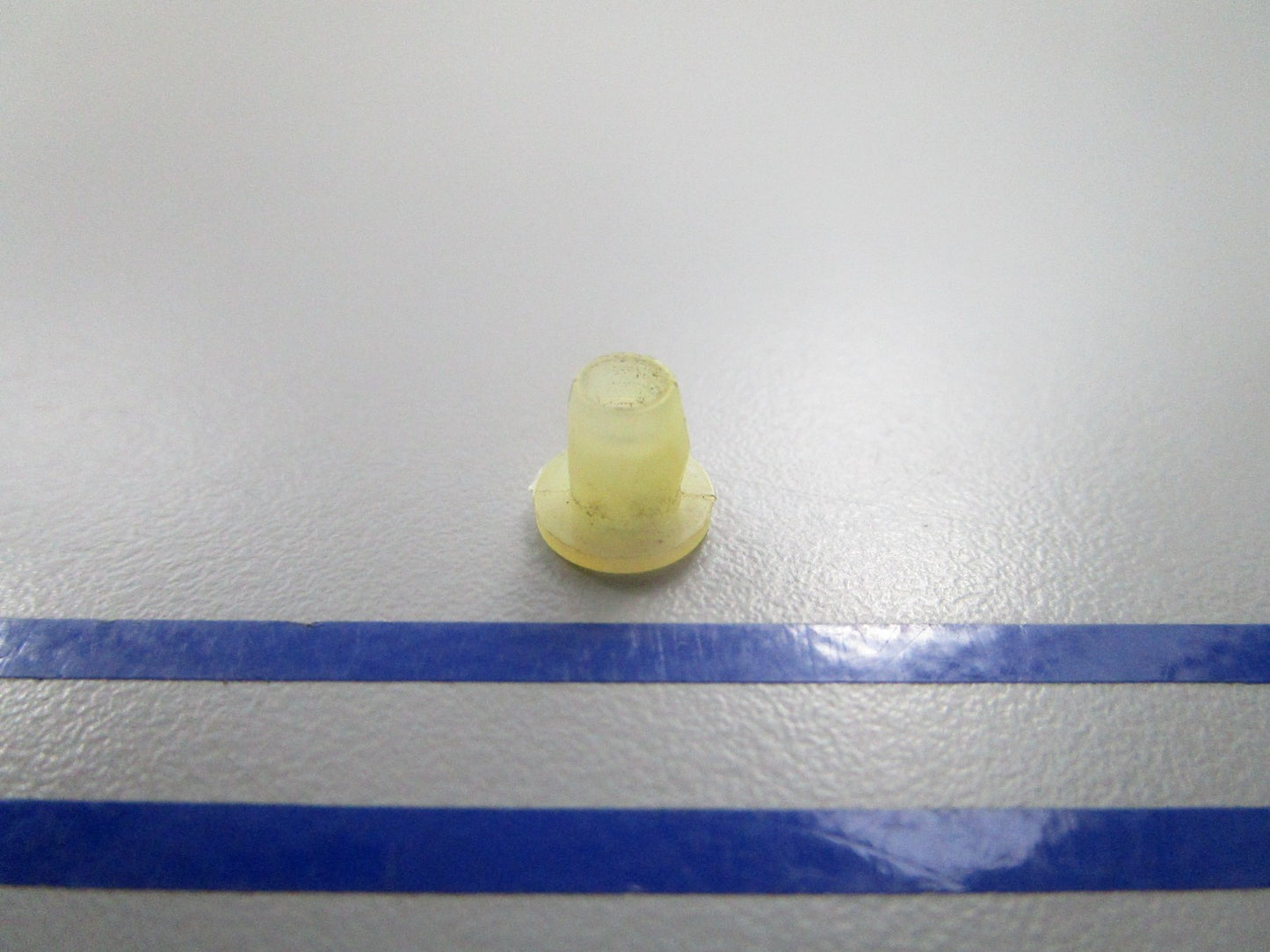 NEW OEM 204708 0204708 OMC Johnson Evinrude Retainer 0810