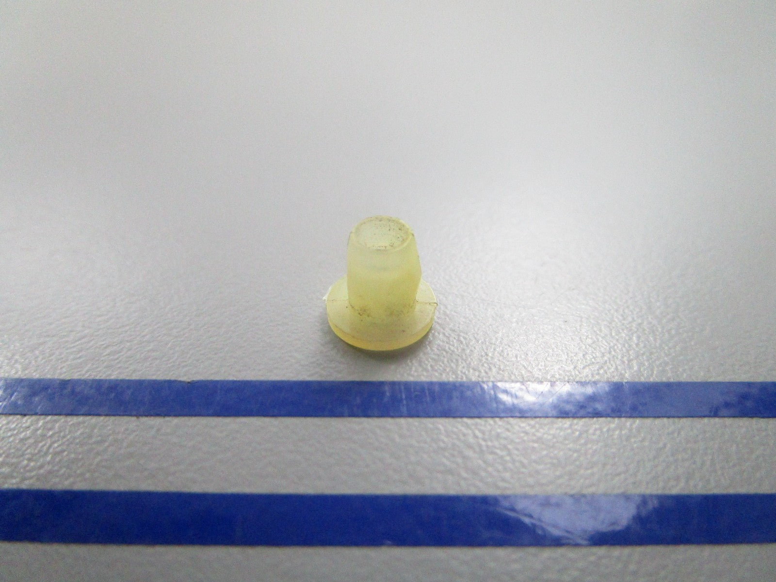 NEW OEM 204708 0204708 OMC Johnson Evinrude Retainer 0810