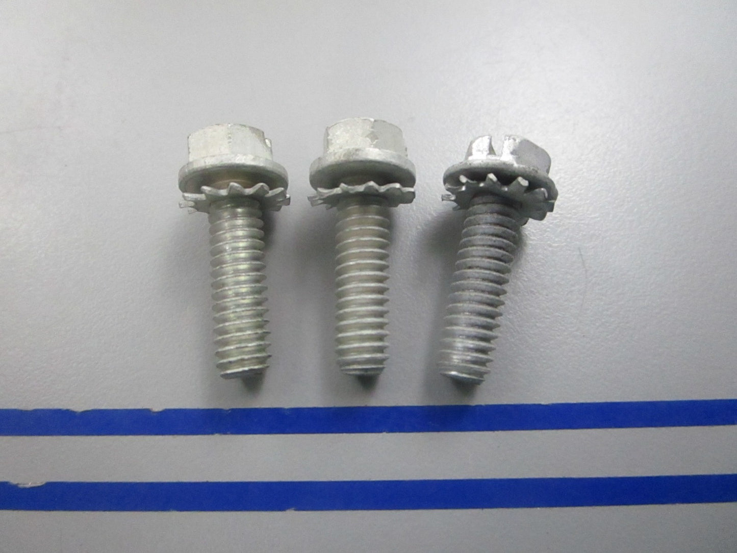 NEW OEM (LOT OF 3) 303591 0303591 OMC Johnson Evinrude Screw 0810