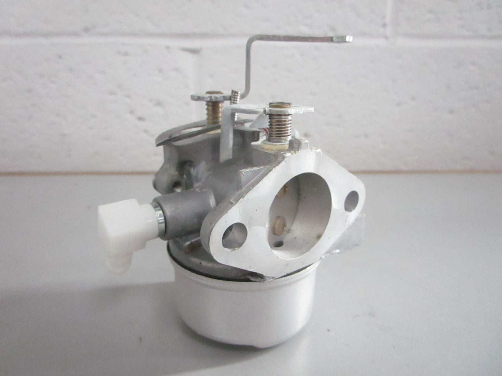 NEW OEM 640302 Tecumseh Carburetor 0820