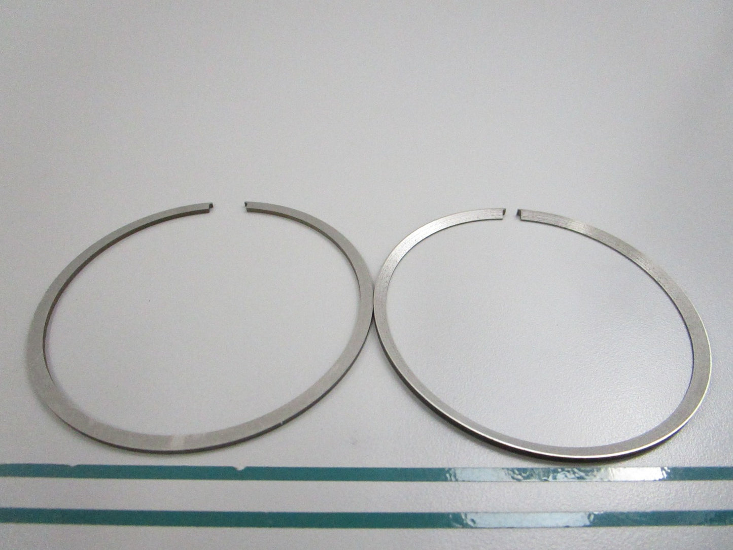 NEW OEM 385666 0385666 OMC Johnson Evinrude 2 Piston Ring Set 0810