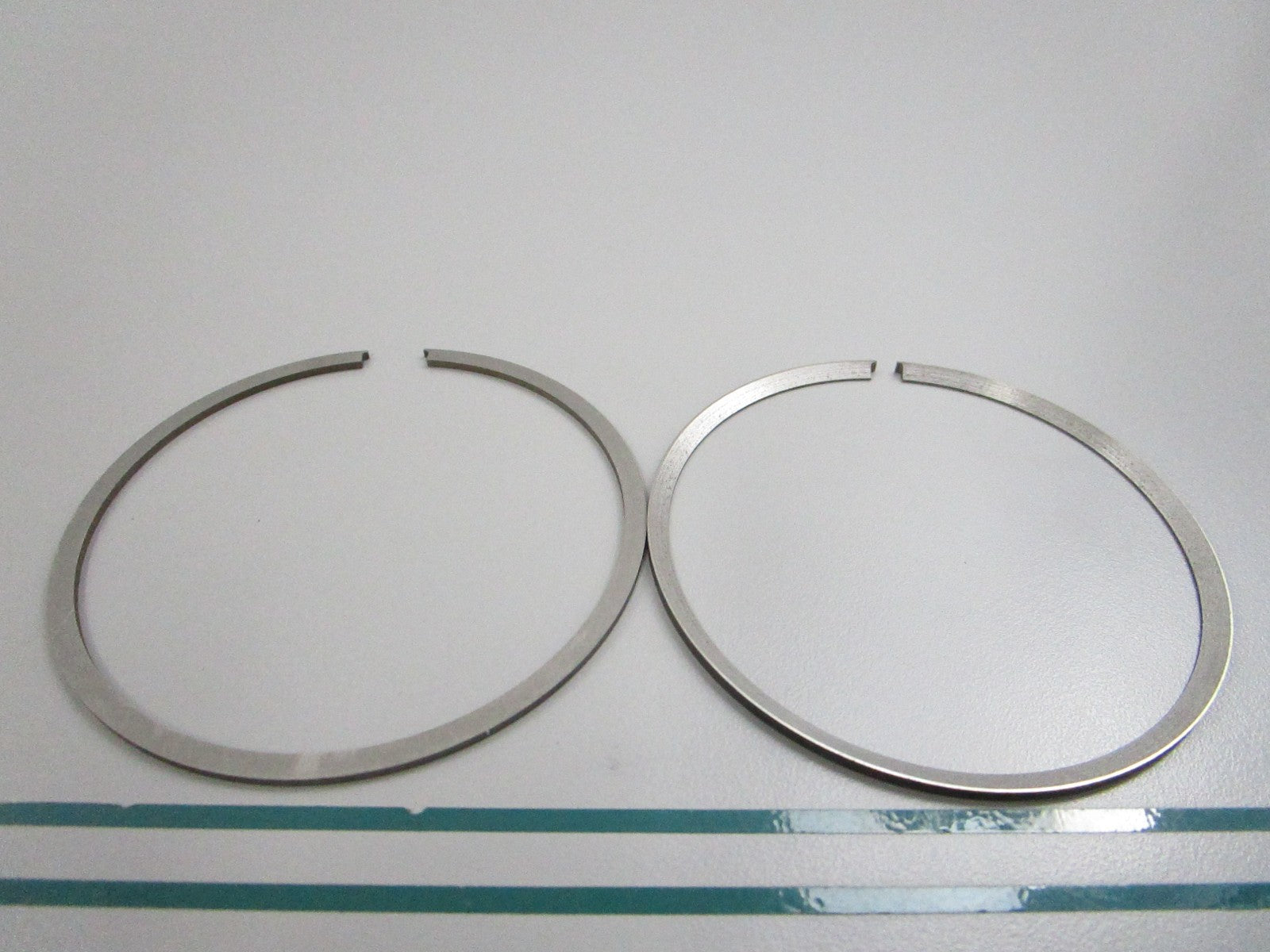 NEW OEM 385666 0385666 OMC Johnson Evinrude 2 Piston Ring Set 0810