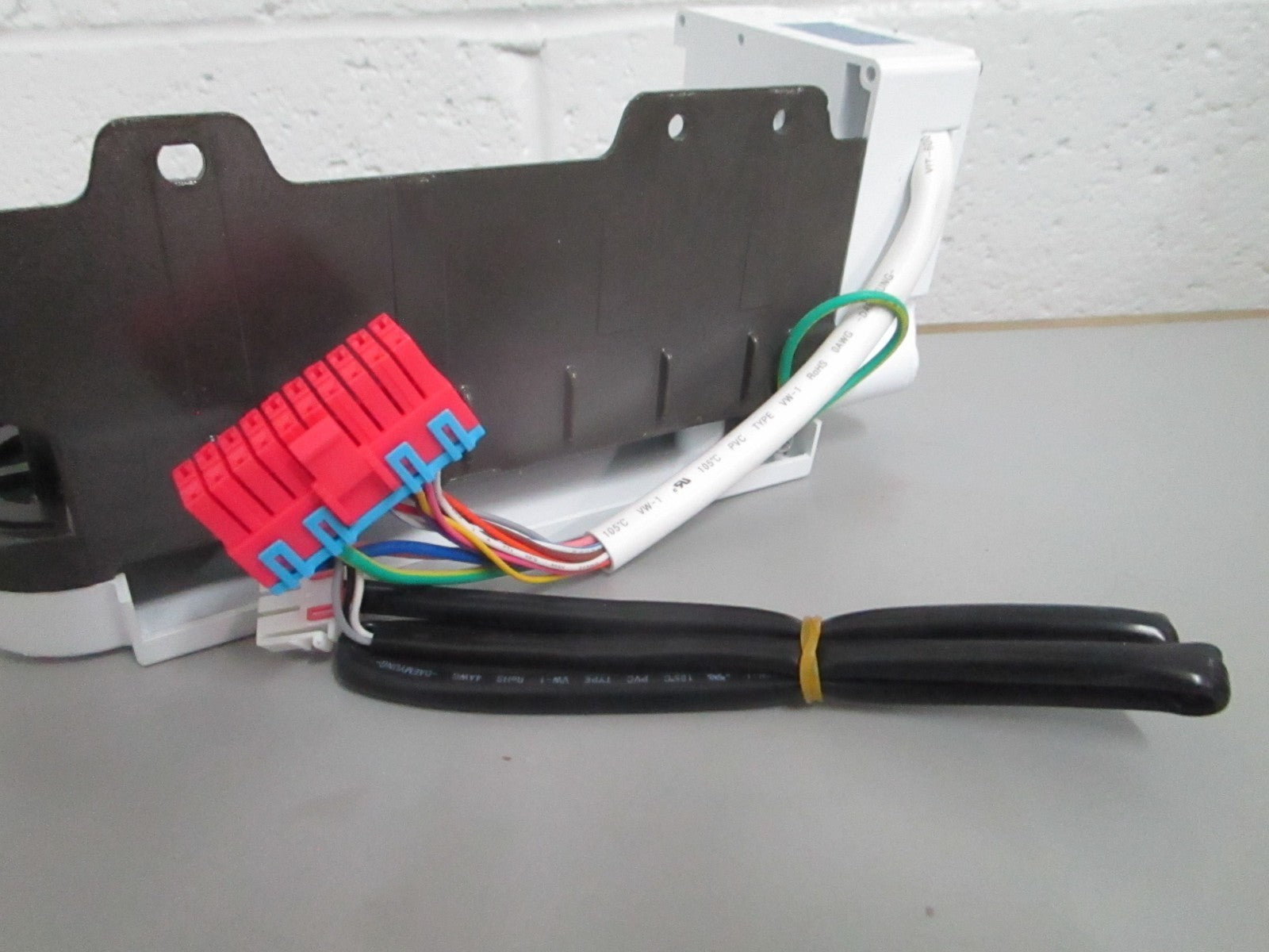 *NEW OEM* 0820 LG Ice Maker Assy AEQ73209906