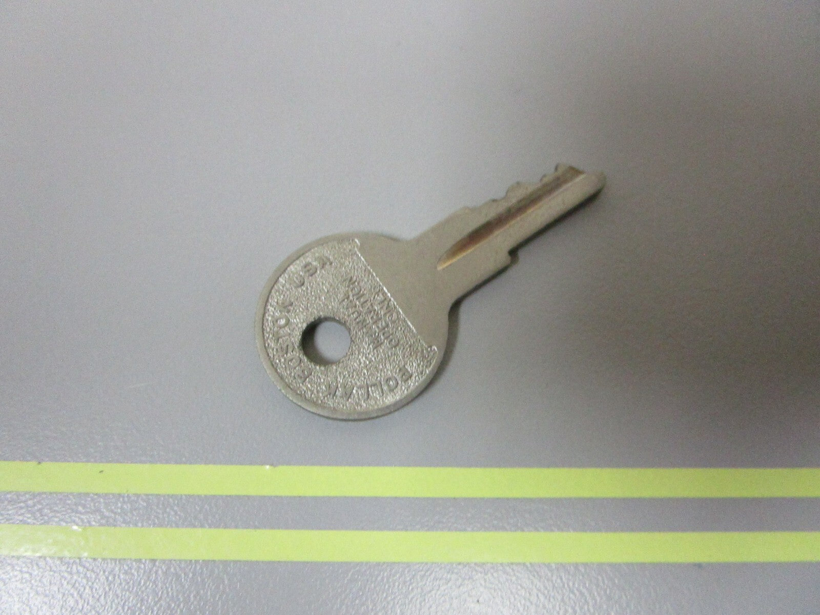 *NEW OEM* 0810 OMC Johnson Evinrude Ignition Key 77-63 501812 0501812