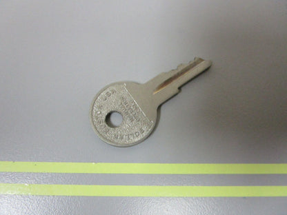 *NEW OEM* 0810 OMC Johnson Evinrude Ignition Key 77-63 501812 0501812