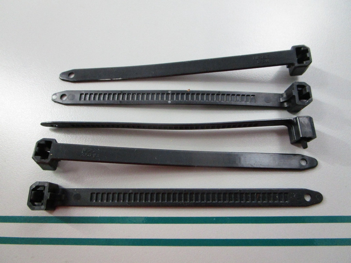 NEW OEM (LOT OF 5) 90465-13M39-00 Yamaha Clamp 0810