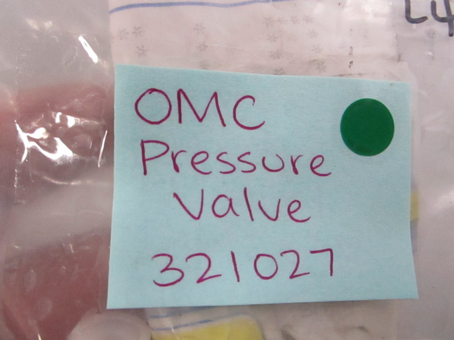 NEW OEM (LOT OF 4) 321027 0321027 OMC Johnson Evinrude Pressure Valve 0810