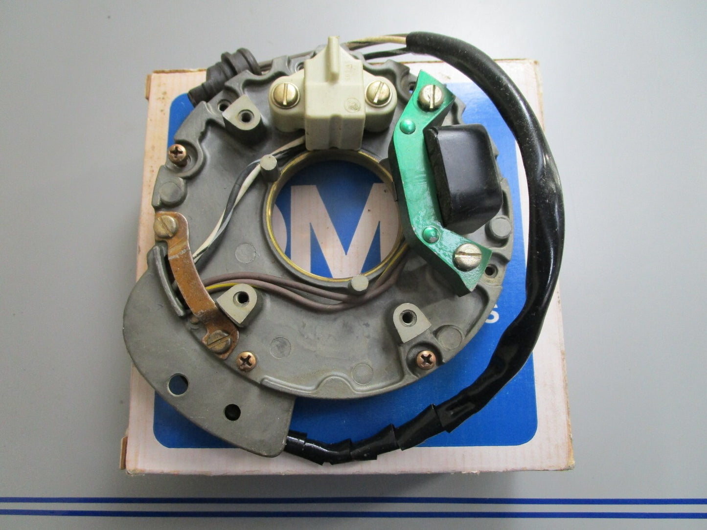 *NEW OEM* 0820 OMC Johnson Evinrude Charge Coil & Plate Assy 582413 0582413