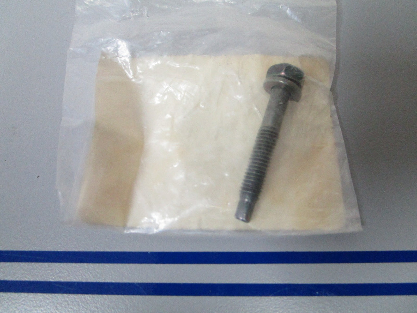 NEW OEM 90119-06831 Yamaha Fuel Tank Bolt & Washer 0720