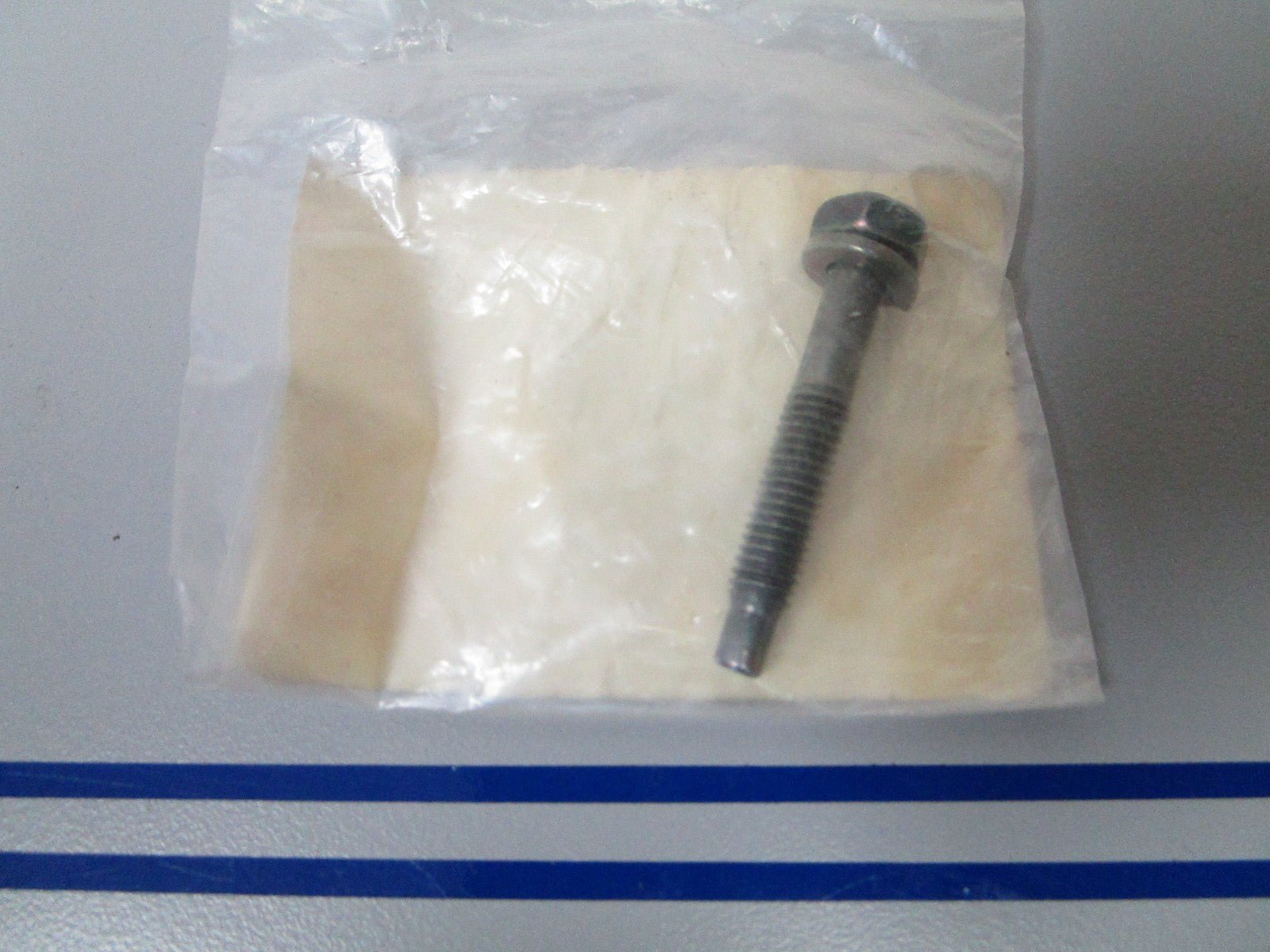NEW OEM 90119-06831 Yamaha Fuel Tank Bolt & Washer 0720