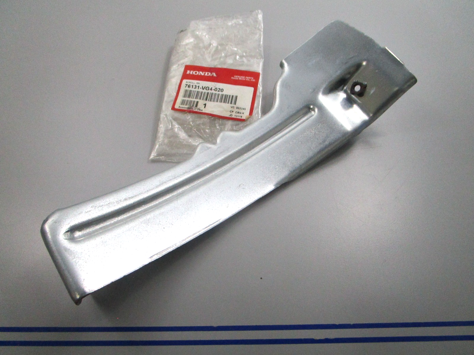 NEW OEM Honda 76131-VG4-020 Rear Scroll 0810