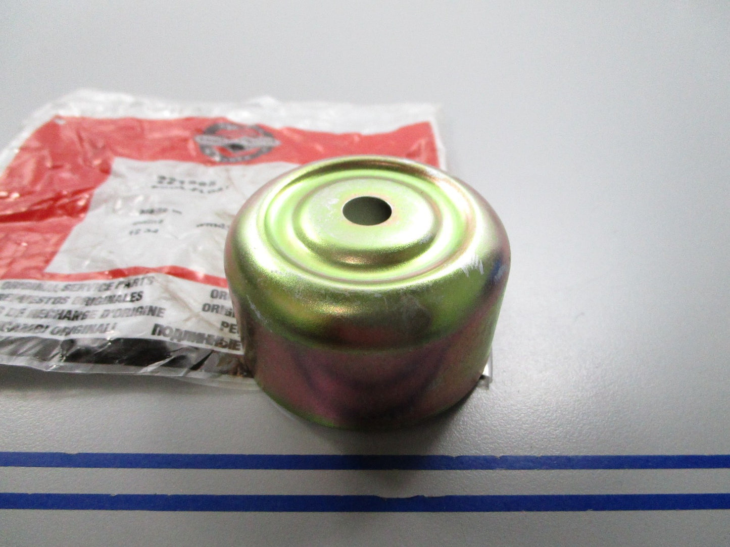 NEW OEM 221995 Briggs & Stratton Float Bowl 0810