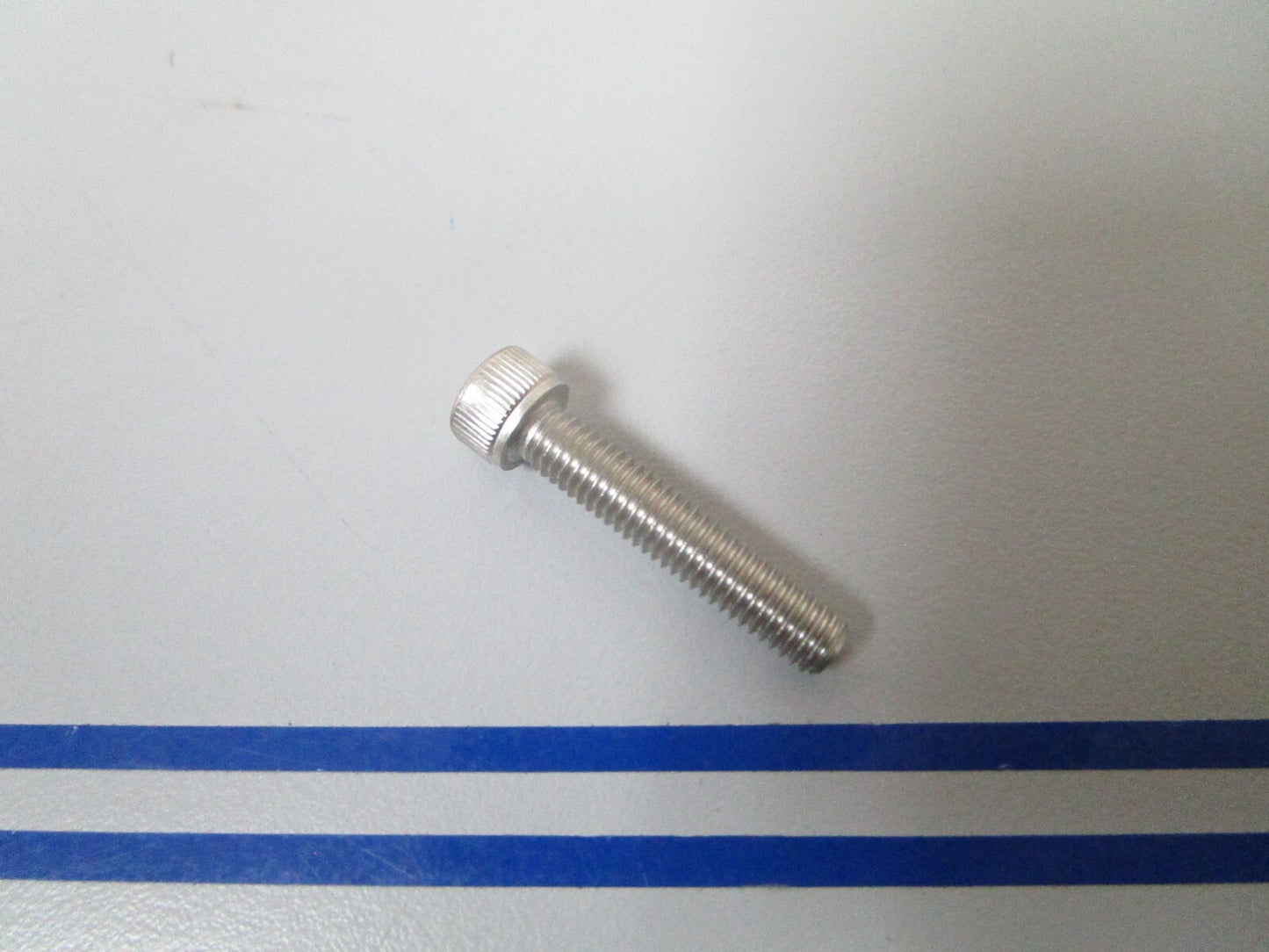*NEW OEM* 0810 Mercury Quicksilver Screw 846500