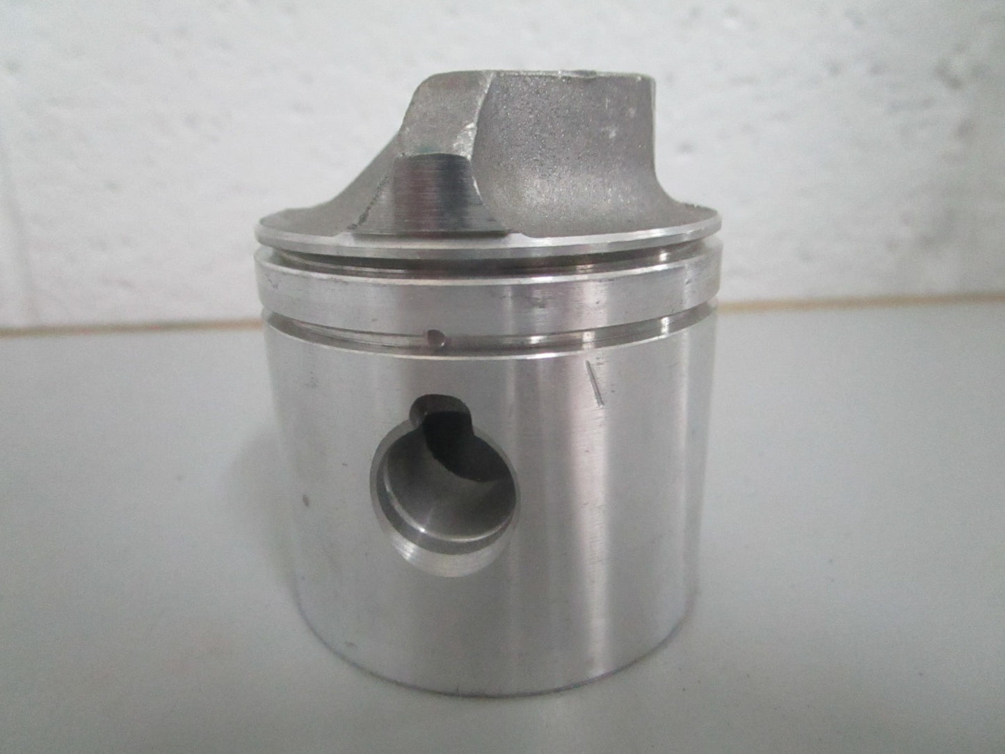 *NEW OEM* 0820 OMC Johnson Evinrude .030 Piston, Wrist Pin and Bearing Ay 391527