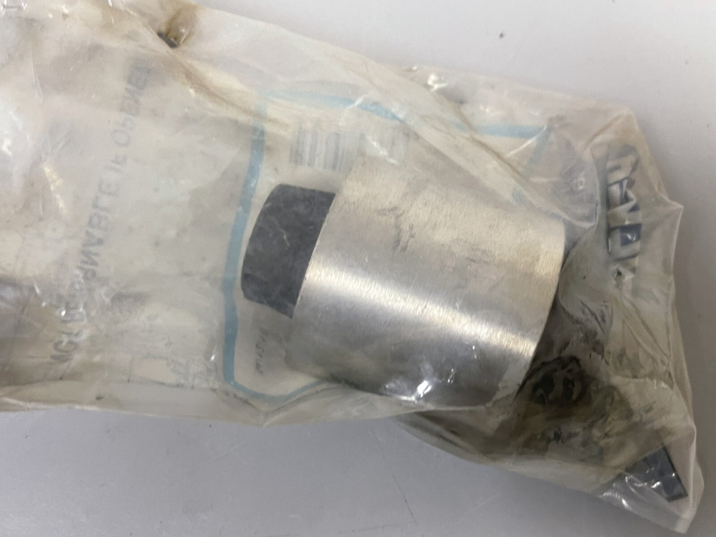 *NEW OEM* 0670 Mercury Quicksilver Lower Engine Mount 881916