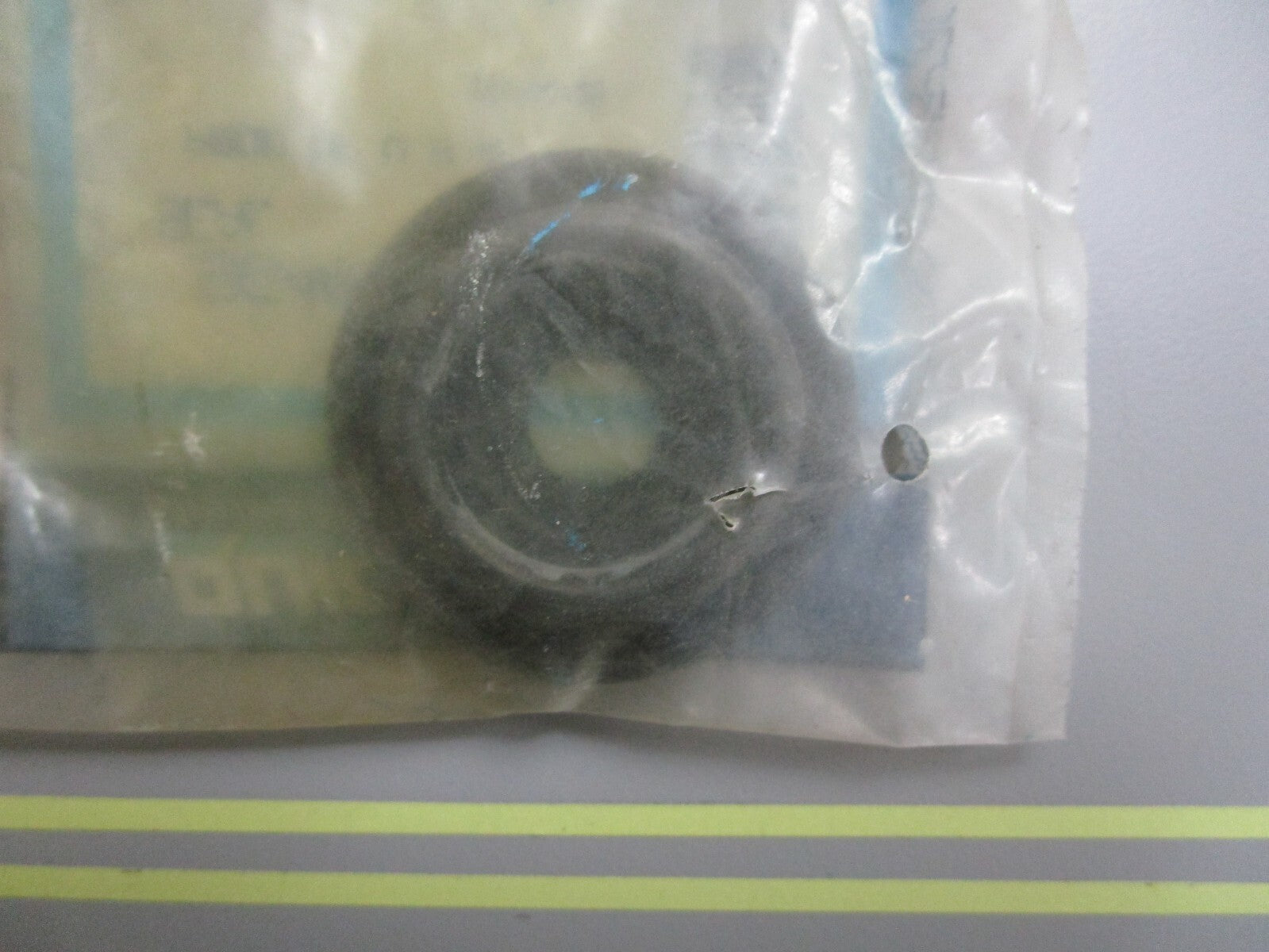 *NEW OEM* 0810 Mercury Quicksilver Seal 96401