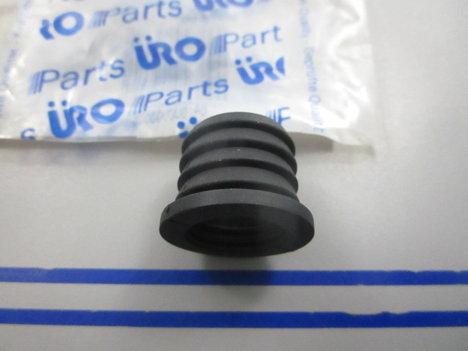 NEW 16131183912 URO Grommet 0810