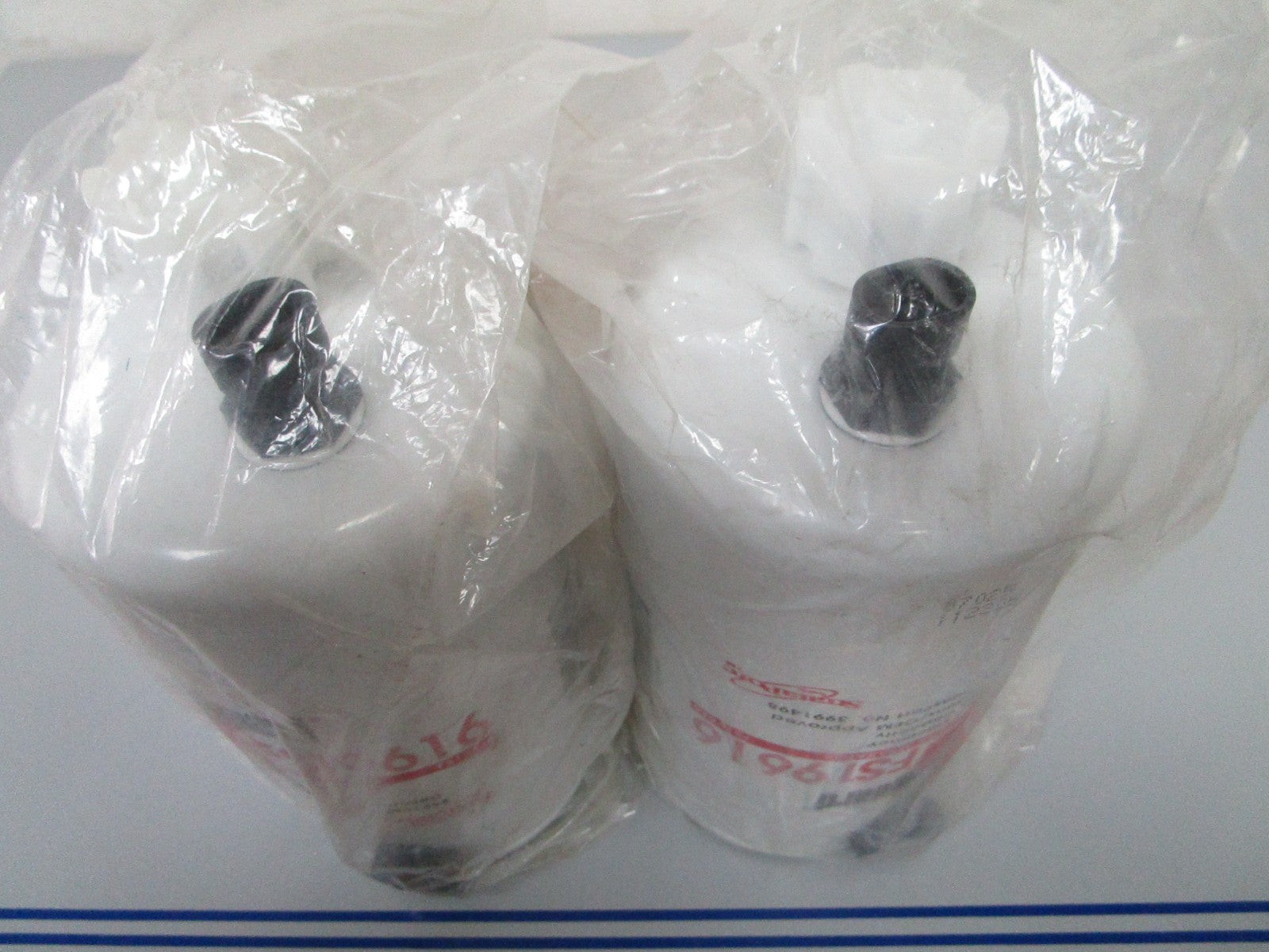 NEW OEM FS19616 Fleetguard Fuel Filter Water Separator (LOT OF 2) 0720