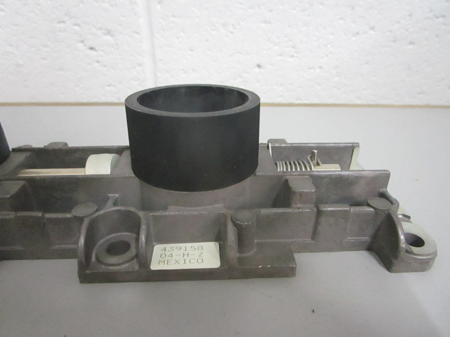 NEW OEM 439158 0439158 OMC Johnson Evinrude Throttle Body Assy 0820