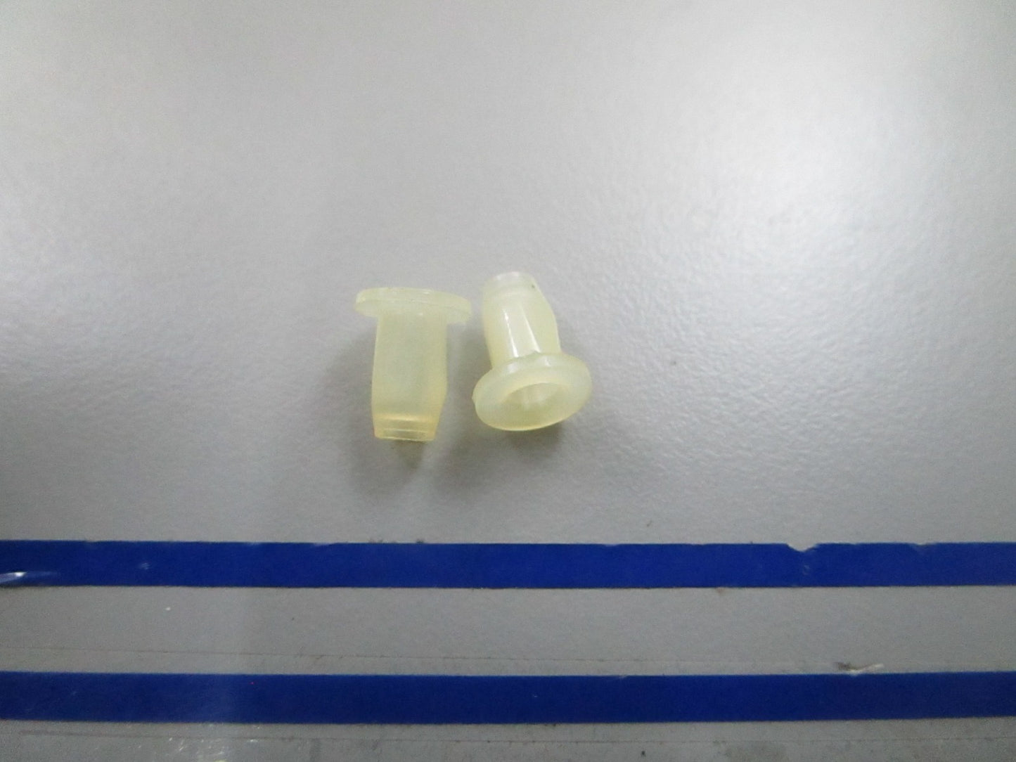 *NEW OEM* (LOT OF 2) 0810 OMC Johnson Evinrude Bushing 306180 0306180