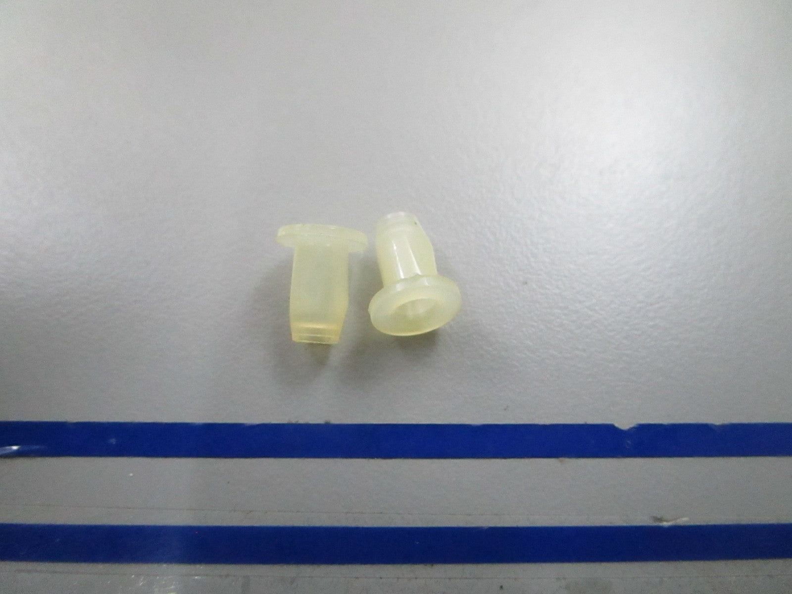 *NEW OEM* (LOT OF 2) 0810 OMC Johnson Evinrude Bushing 306180 0306180