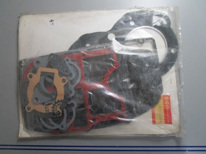 *NEW OEM* 0820 Suzuki Gasket Kit 11400-95846
