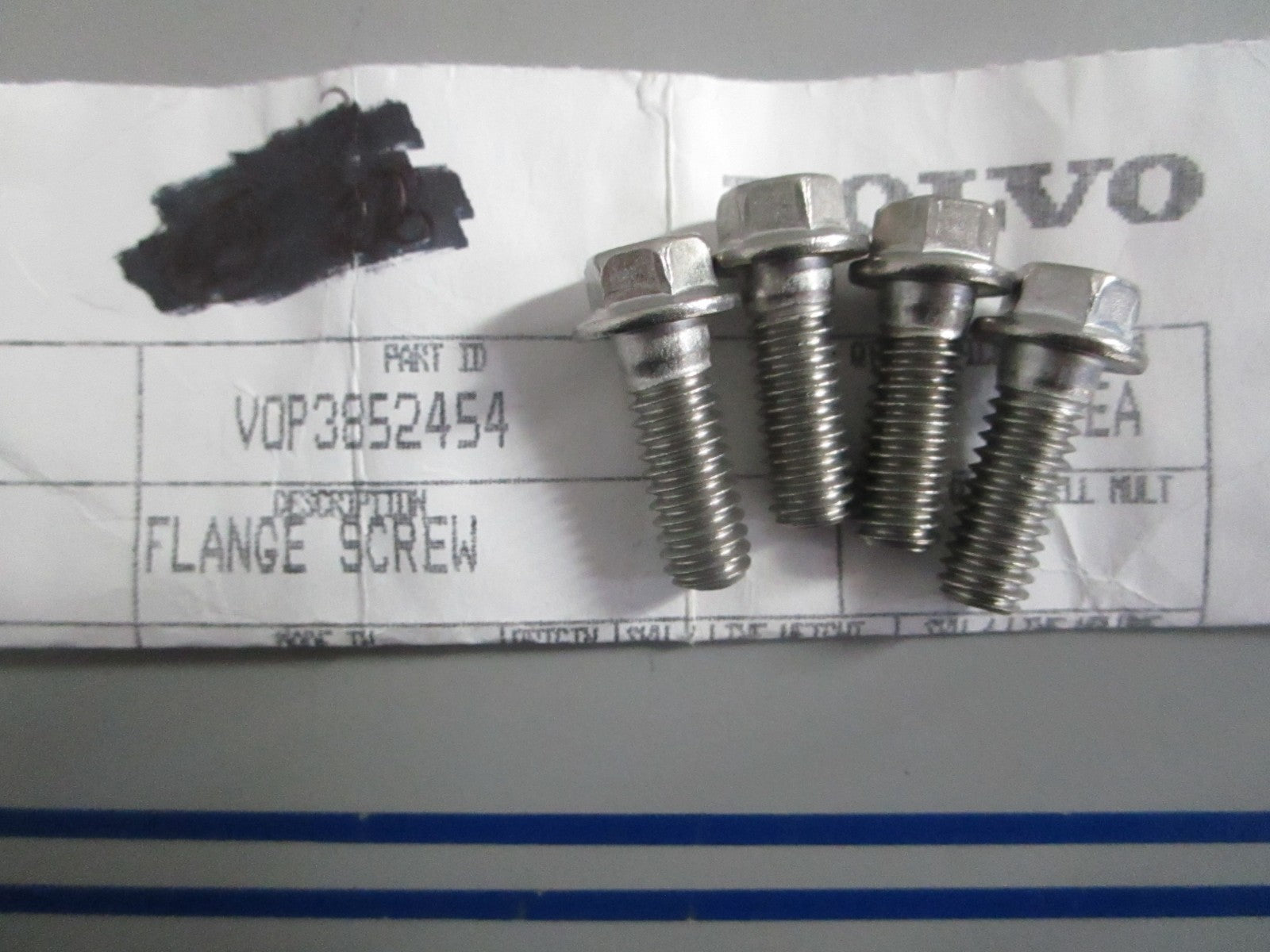 NEW OEM (LOT OF 4) 3852454 Volvo Penta Screw 0820