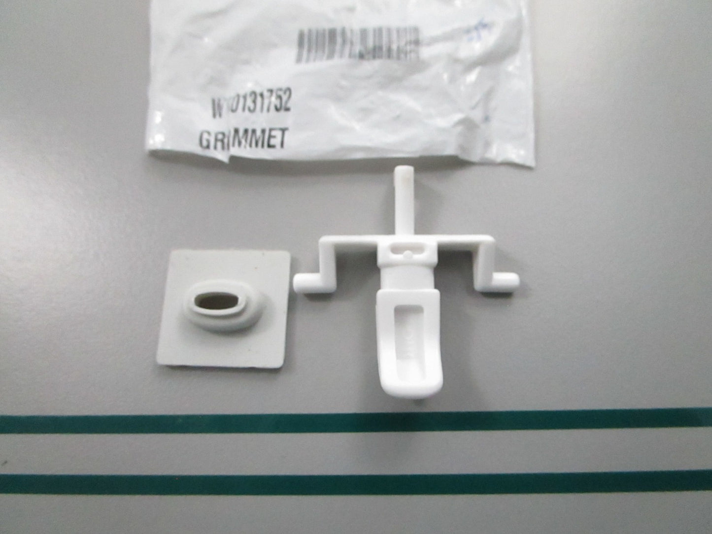 NEW OEM W10131752 Whirlpool Dishwasher Grommet 0810