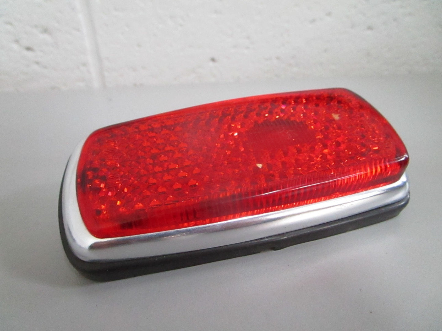 NEW OEM 000826541 Mercedes-Benz LH Rear Reflector 0820