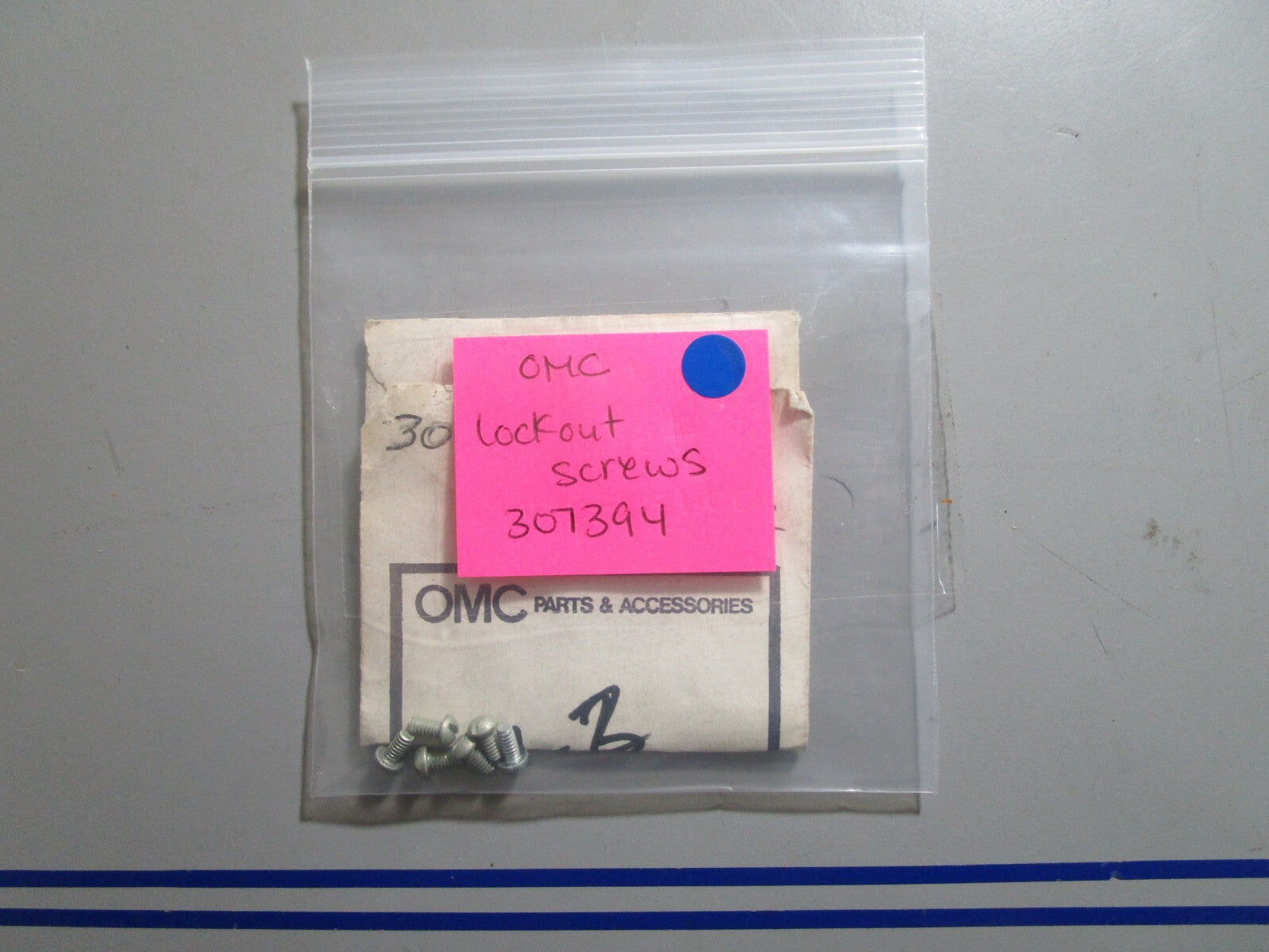 *NEW OEM* (LOT OF 6) 0810 OMC Johnson Evinrude Lockout Screws 307394 0307394