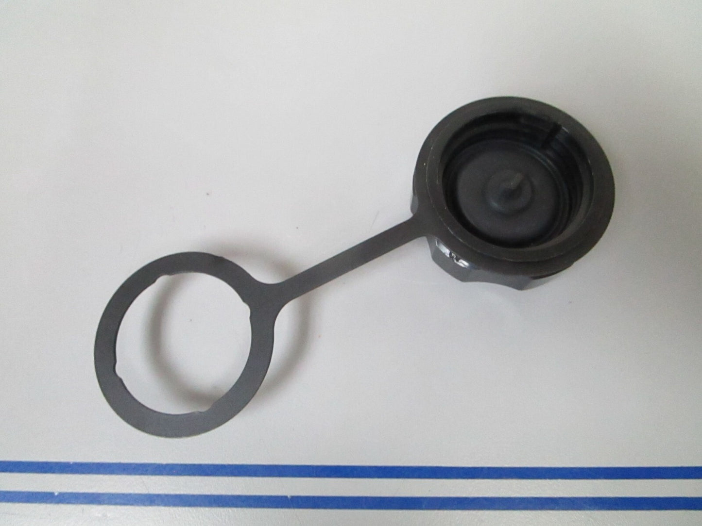 *NEW OEM* 0810 OMC Johnson Evinrude Oil Cap Assembly 5007256