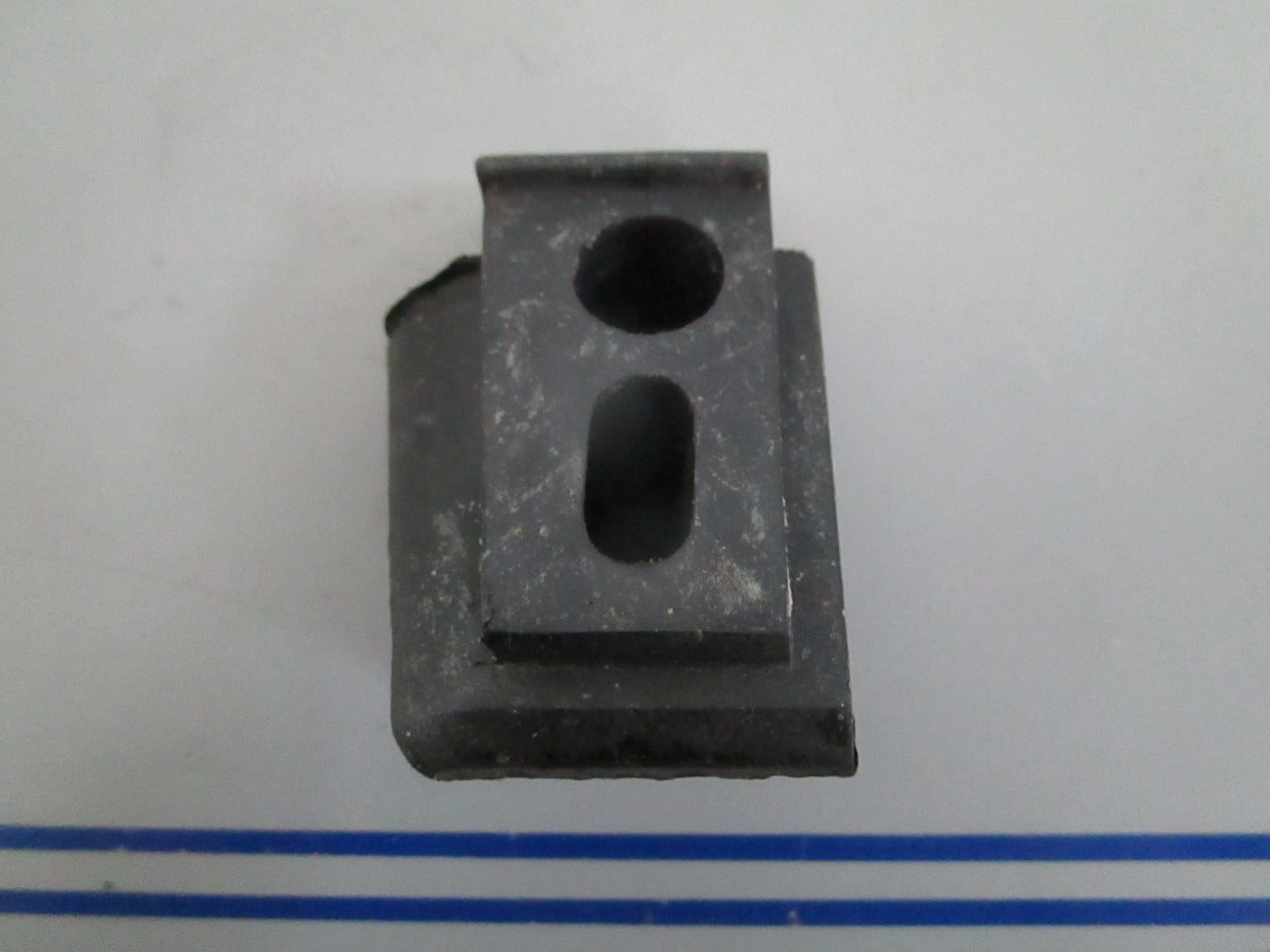 *NEW OEM* 0820 OMC Johnson Evinrude Grommet 332478 0332478