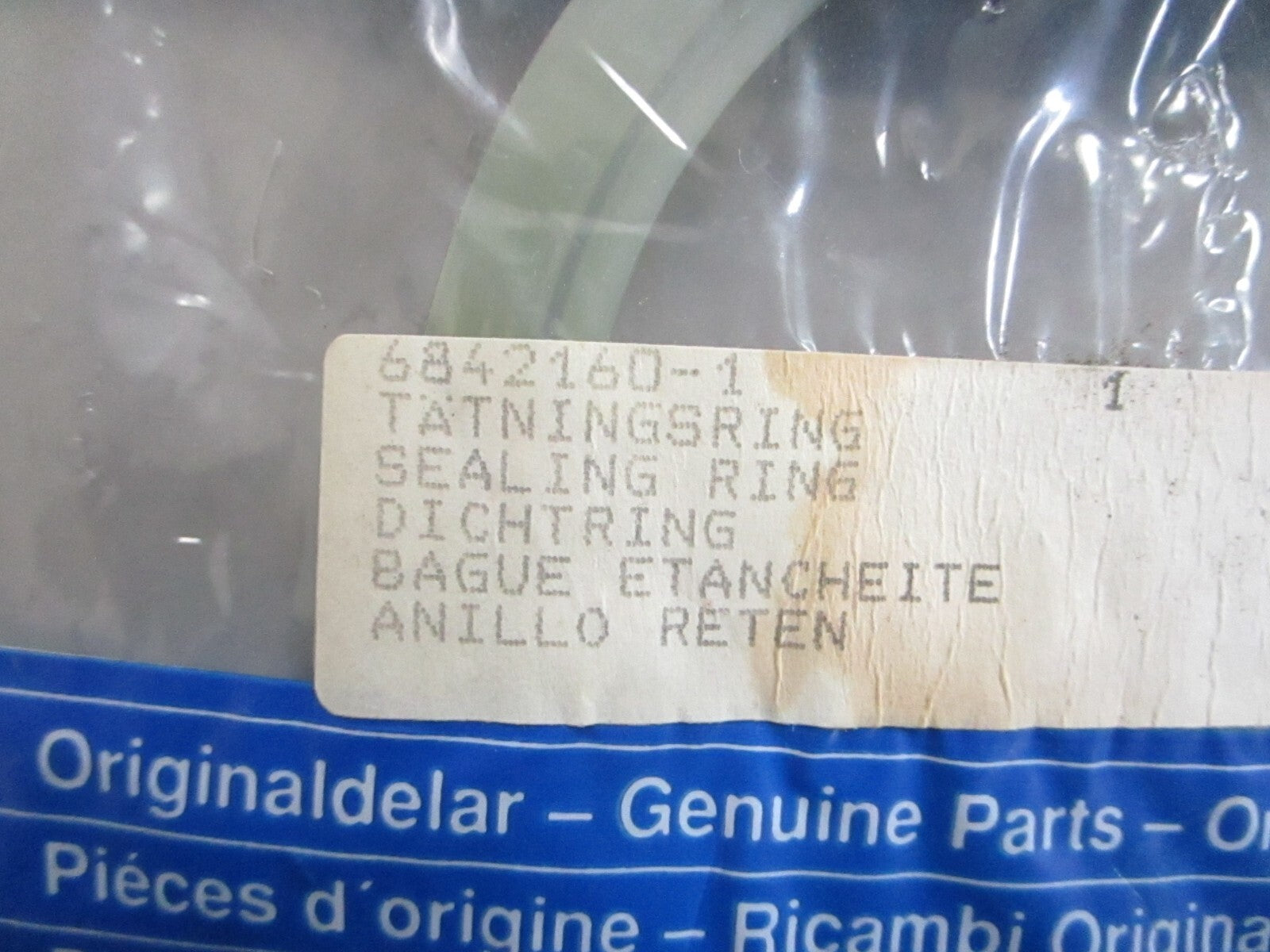 *NEW OEM* 0820 Volvo Penta Crankcase Seal 6842160