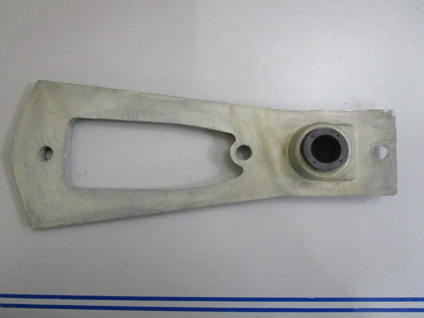 *NEW OEM* 0820 OMC Johnson Evinrude Rudder Plate 980968 0980968