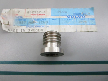 NEW OEM 832552 Volvo Penta Plug 0810
