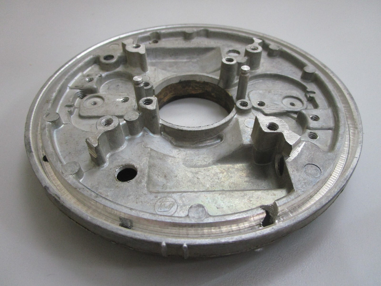 *NEW OEM* 0820 OMC Johnson Evinrude Armature Plate 584810 0584810