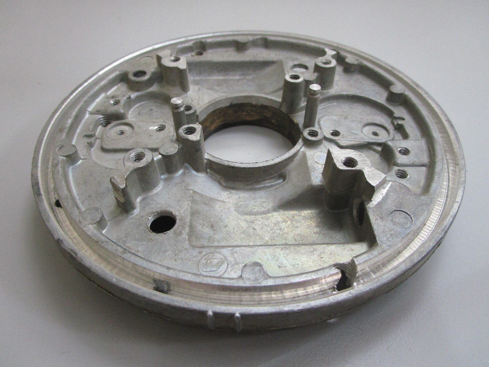 *NEW OEM* 0820 OMC Johnson Evinrude Armature Plate 584810 0584810