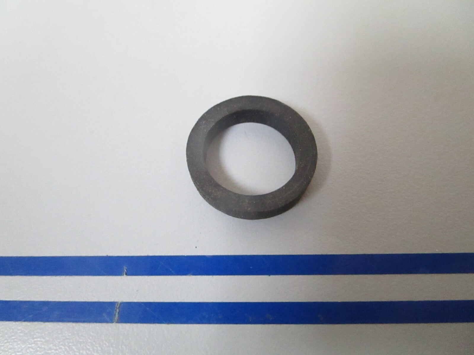*NEW OEM* 0810 Volvo Penta Seal 418411