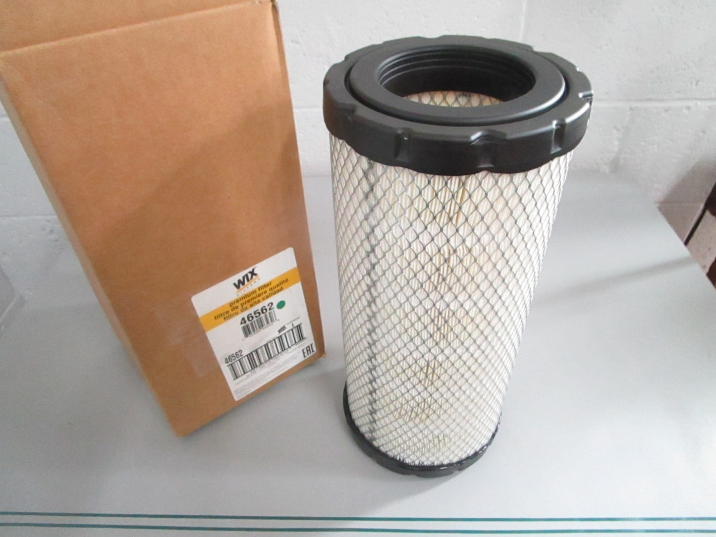 NEW OEM 46562 Wix Air Filter 0820