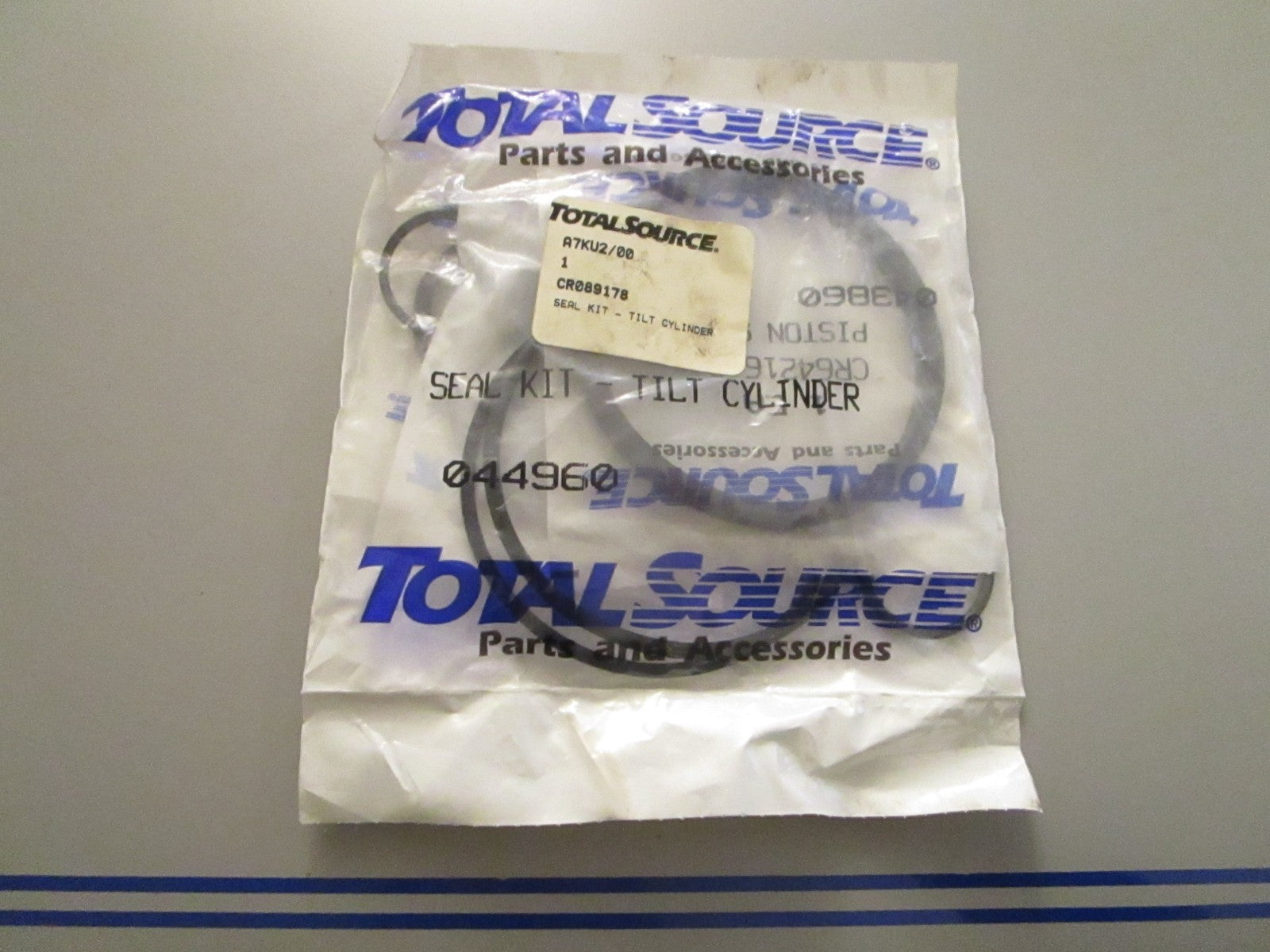 NEW Replaces: Crown CR089178 Total Source Tilt Cylinder Seal Kit 0720